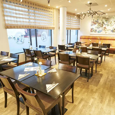 Отель Amrath Grand Frans Hals 4*